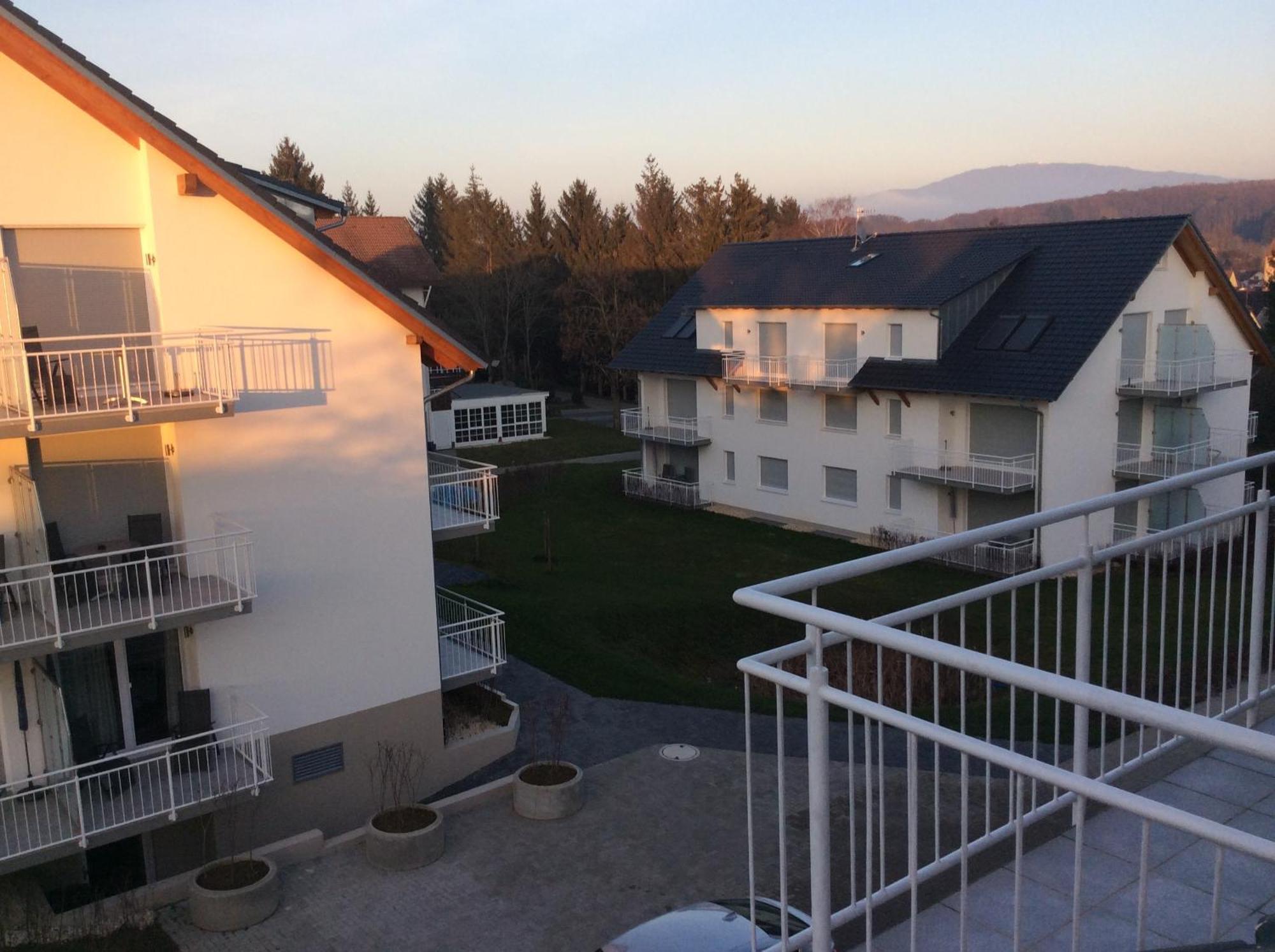 2-Zimmer-Ferienwohnung Mit Hotelservice Und 2 Balkons - Golf, Bike Und Wellness Im Markgraeflerland Bad Bellingen Exteriör bild